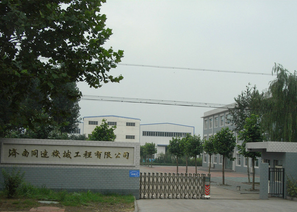 厂门